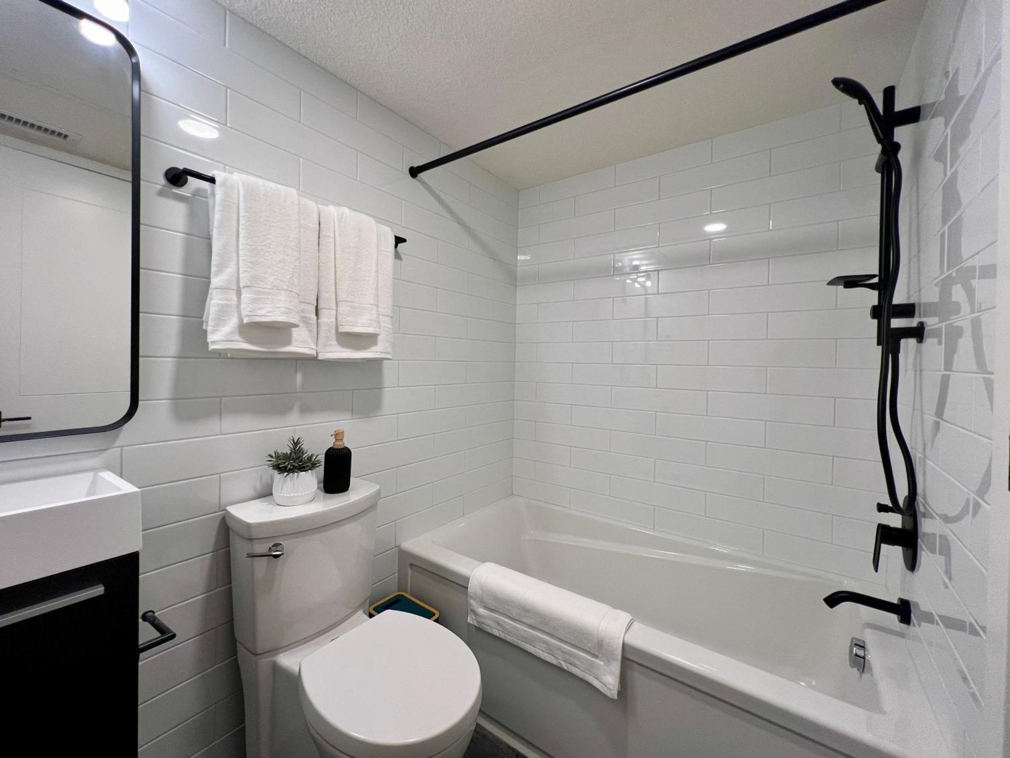 Ferienwohnung Special! New Downtown Mtn View Free Parking 2B&2B Canmore Exterior foto